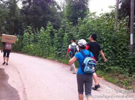 [转载]善心莲心医疗队第三次进入四川雅安灾区义诊送药及为灾民同胞安装净水设备大型报