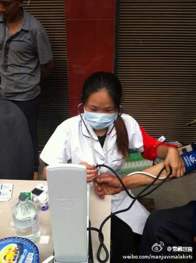 [转载]善心莲心医疗队第三次进入四川雅安灾区义诊送药及为灾民同胞安装净水设备大型报