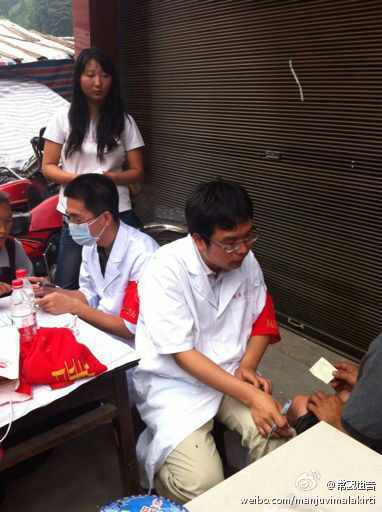 [转载]善心莲心医疗队第三次进入四川雅安灾区义诊送药及为灾民同胞安装净水设备大型报