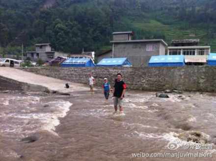 [转载]善心莲心医疗队第三次进入四川雅安灾区义诊送药及为灾民同胞安装净水设备大型报