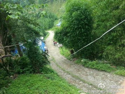 [转载]善心莲心医疗队第三次进入四川雅安灾区义诊送药及为灾民同胞安装净水设备大型报