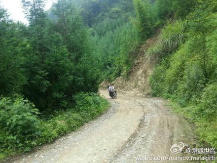 [转载]善心莲心医疗队第三次进入四川雅安灾区义诊送药及为灾民同胞安装净水设备大型报