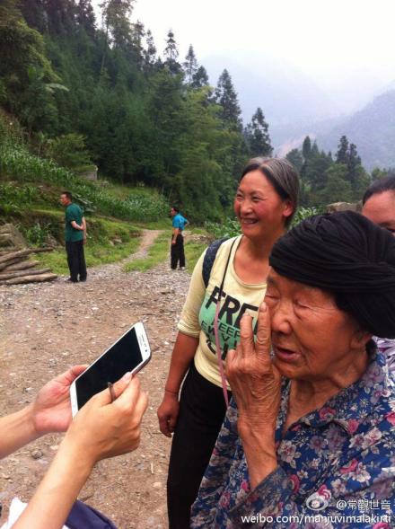 [转载]善心莲心医疗队第三次进入四川雅安灾区义诊送药及为灾民同胞安装净水设备大型报