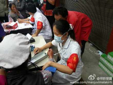 [转载]善心莲心医疗队第三次进入四川雅安灾区义诊送药及为灾民同胞安装净水设备大型报