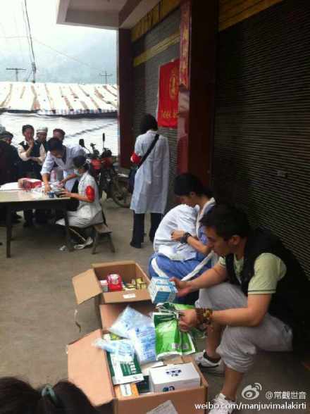 [转载]善心莲心医疗队第三次进入四川雅安灾区义诊送药及为灾民同胞安装净水设备大型报