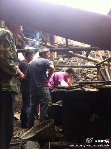 [转载]善心莲心医疗队第三次进入四川雅安灾区义诊送药及为灾民同胞安装净水设备大型报