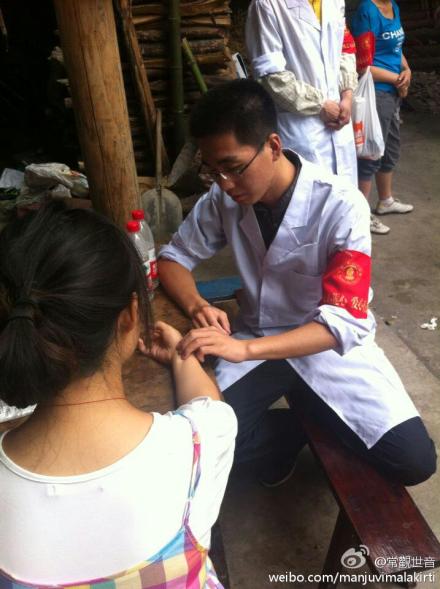 [转载]善心莲心医疗队第三次进入四川雅安灾区义诊送药及为灾民同胞安装净水设备大型报