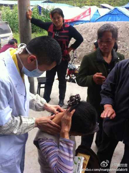 [转载]善心莲心医疗队第三次进入四川雅安灾区义诊送药及为灾民同胞安装净水设备大型报