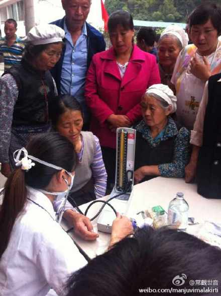 [转载]善心莲心医疗队第三次进入四川雅安灾区义诊送药及为灾民同胞安装净水设备大型报