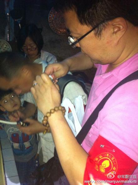 [转载]善心莲心医疗队第三次进入四川雅安灾区义诊送药及为灾民同胞安装净水设备大型报