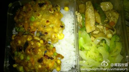 街边派发饮食，自己买菜亲自烧煮，情义更重！