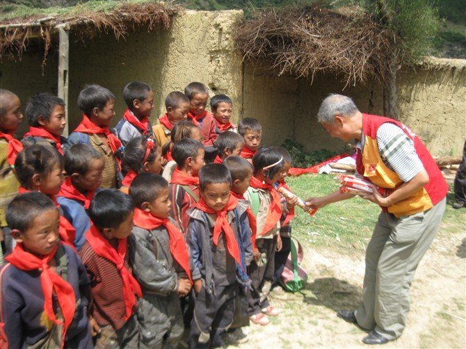 愛在大涼山-善心蓮心助學活動