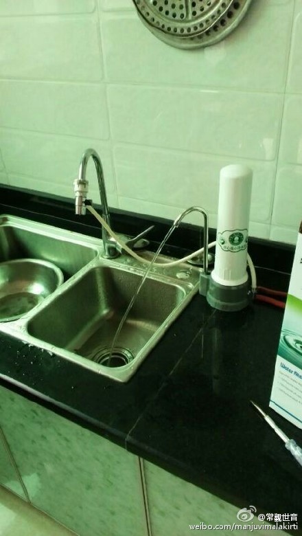 善心莲心九次深入芦山地震乡村，为当地百姓义诊及安装净水器