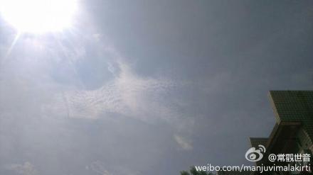 地藏菩萨手持锡杖显身上空