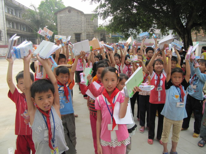 善心莲心梧州市苍梧县人和片大型助学活动