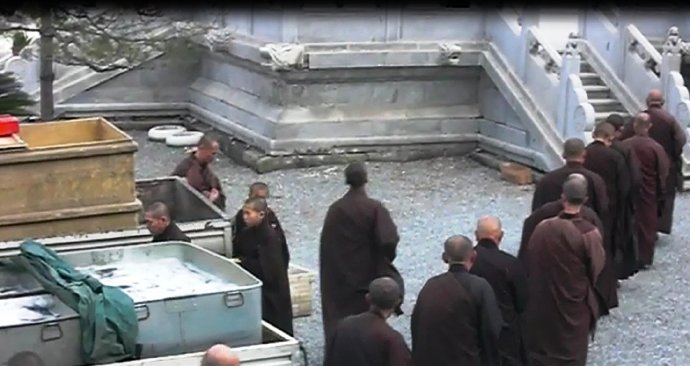 善心蓮心禮請遼寧海城大悲寺全體法師主持救劫大放生