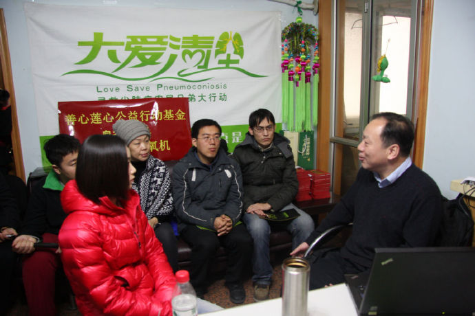 善心莲心向大爱清尘基金捐赠35台呼吸制氧机