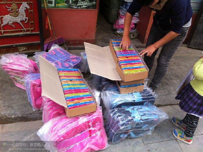 善心莲心联合金虹汝爱心团在四川阿坝壤举行大型助学及捐赠物资活动