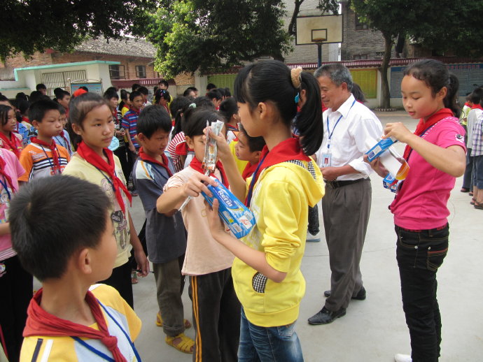 善心莲心梧州市苍梧县人和片大型助学活动