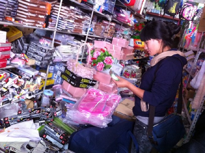 善心莲心联合金虹汝爱心团在四川阿坝壤举行大型助学及捐赠物资活动