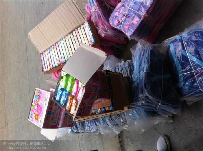 善心莲心联合金虹汝爱心团在四川阿坝壤举行大型助学及捐赠物资活动