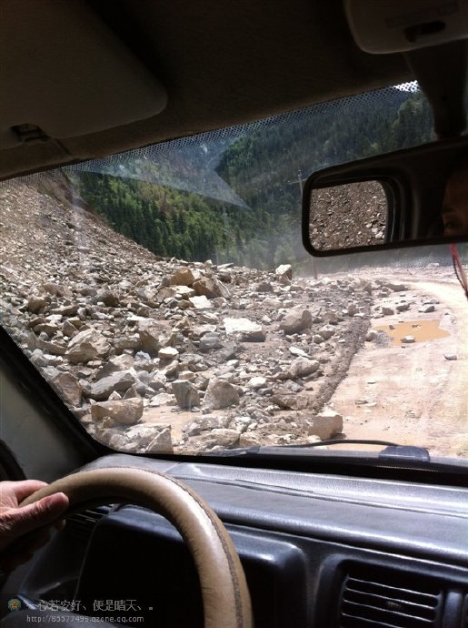 善心莲心联合金虹汝爱心团在四川阿坝壤举行大型助学及捐赠物资活动