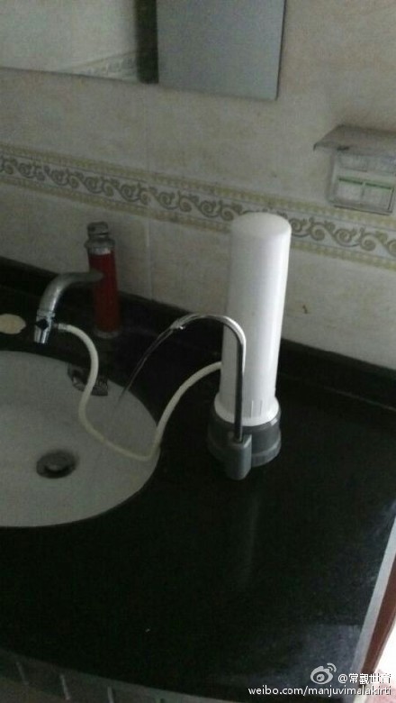 善心莲心九次深入芦山地震乡村，为当地百姓义诊及安装净水器