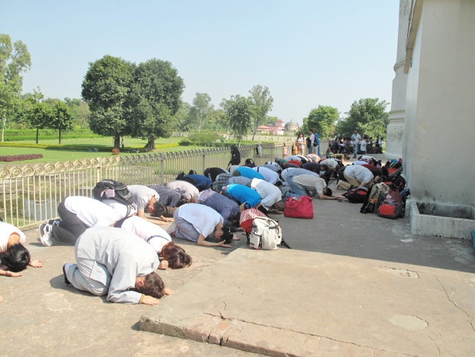 生生悲愿再重来