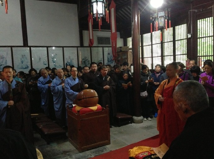 善心莲心联合苏州弘化社举行大型放生