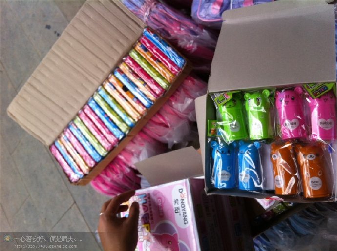 善心莲心联合金虹汝爱心团在四川阿坝壤举行大型助学及捐赠物资活动