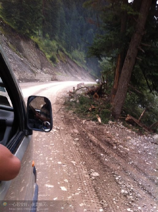 善心莲心联合金虹汝爱心团在四川阿坝壤举行大型助学及捐赠物资活动