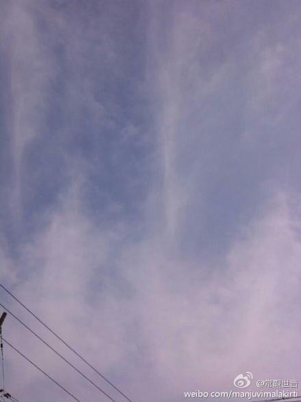 地藏菩萨手持锡杖显身上空