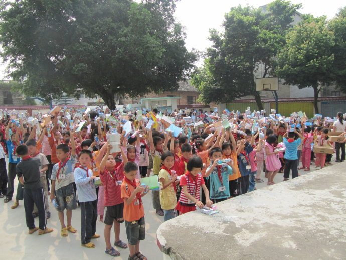 善心莲心梧州市苍梧县人和片大型助学活动