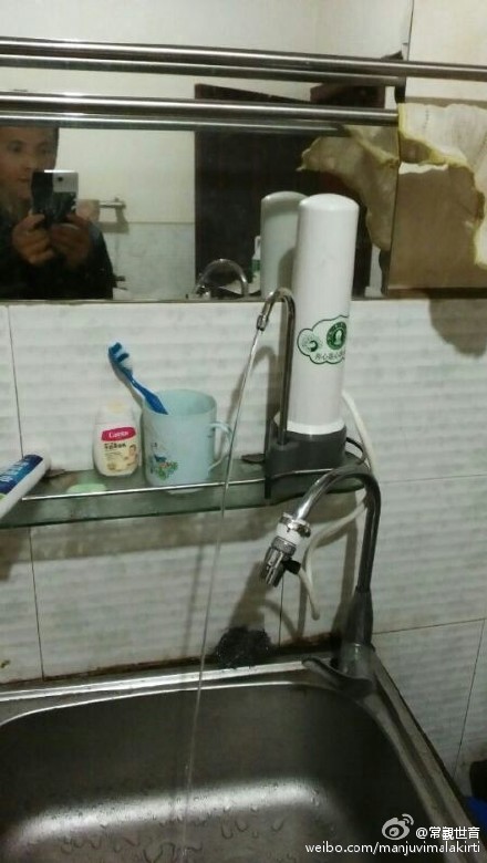 善心莲心九次深入芦山地震乡村，为当地百姓义诊及安装净水器