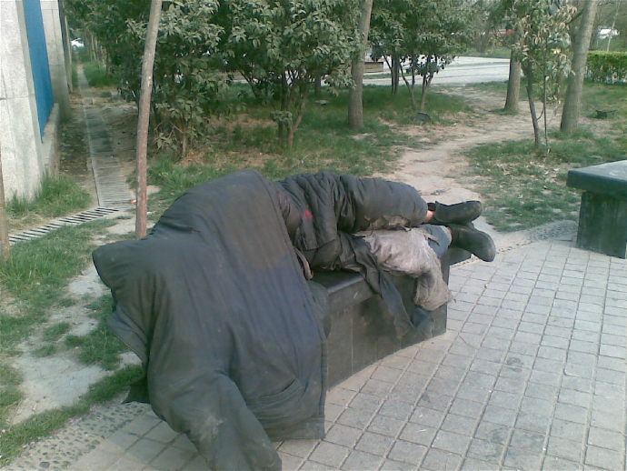 善心莲心咸阳街头最新送衣送食报告