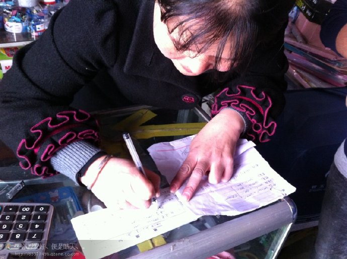 善心莲心联合金虹汝爱心团在四川阿坝壤举行大型助学及捐赠物资活动