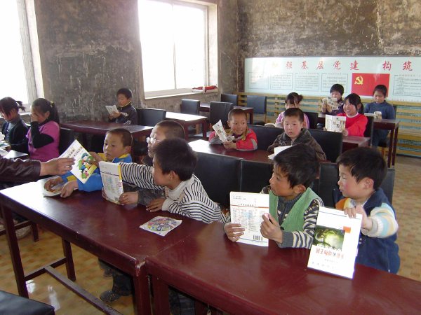 雙親使我知書識墨，大恩無以為報！